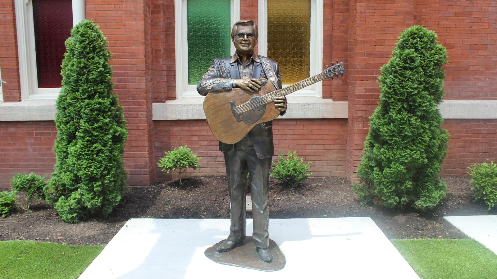Nashville Unveils Statue Honoring George Jones
