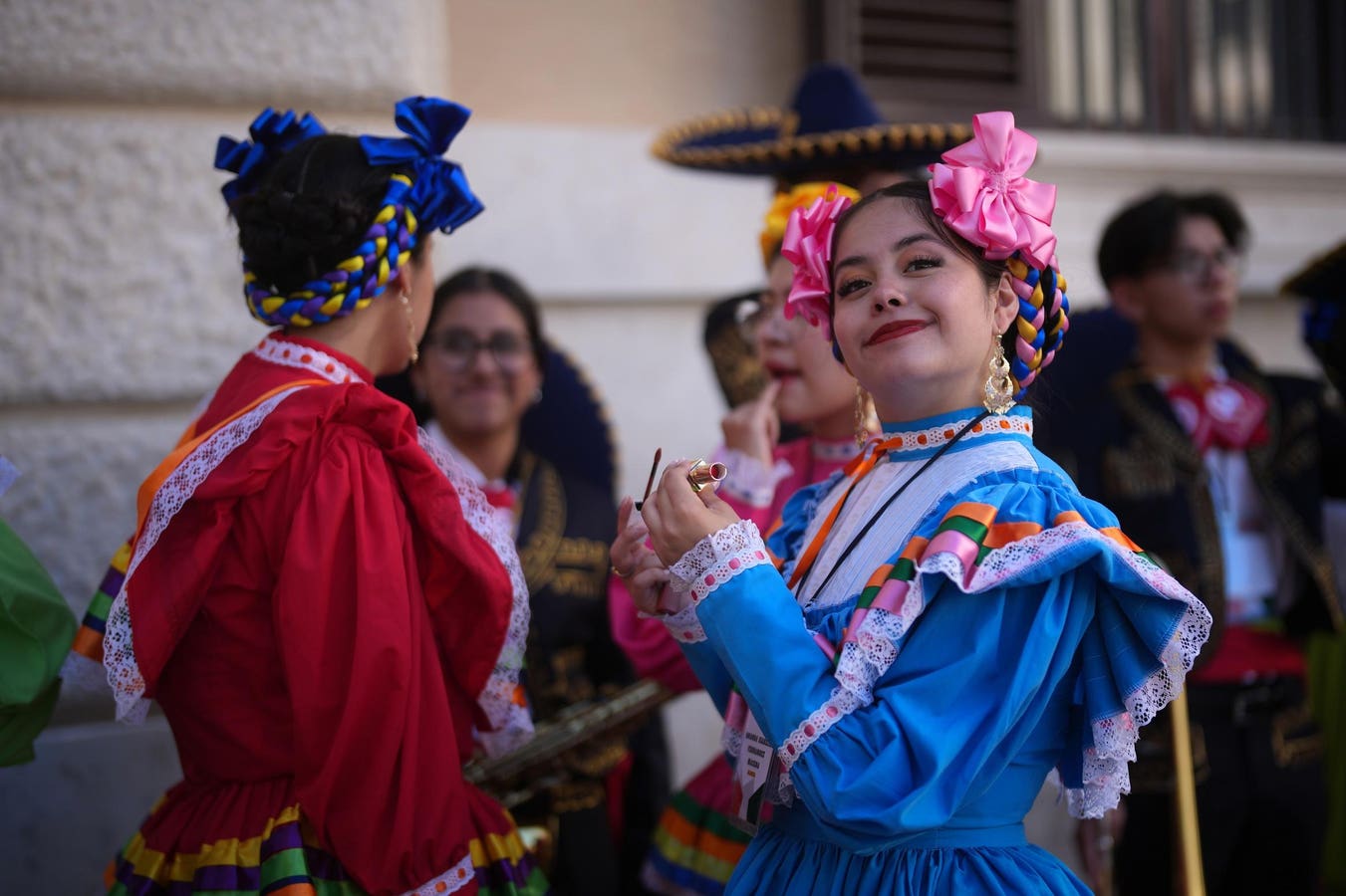 5 Google Lens Features To Turn Lost Tourists Into Local Experts